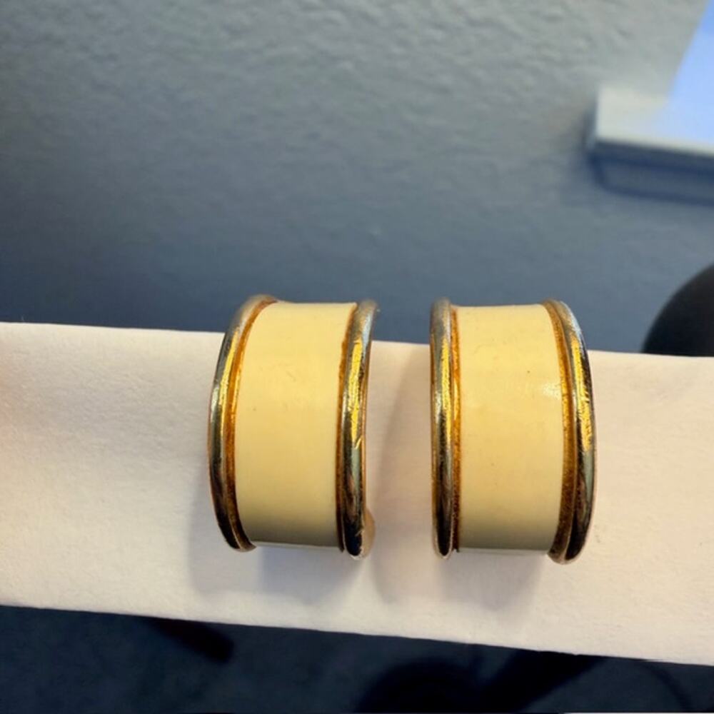 Orena Vintage Clip-On Gold Tone Cream Enamel‎ Polished Half-Hoop Earrings 1970s